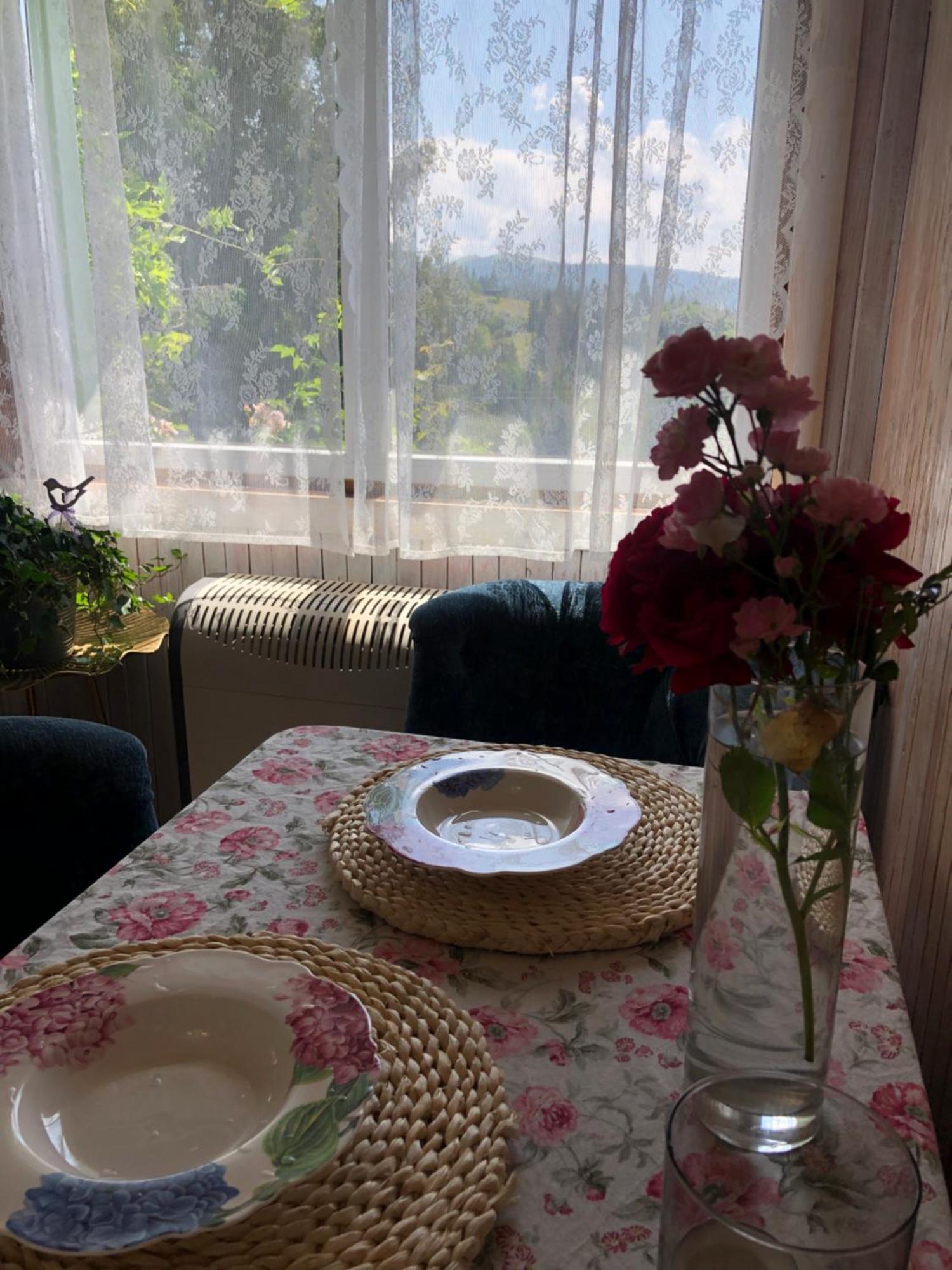 казковий дім та Garden два будиночки в горах з чаном-джакузі * Slavske